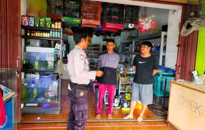  Bhabinkamtibmas Saat Beri Himbauan Kamtibmas Ke Pemuda 