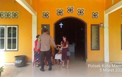 Personel Polsek Kota Manna Laksanakan Pam Gereja Gekesia dan Santo Petrus Kota Manna 