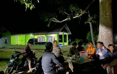 Kanit Binmas Polsek Putri Hijau Rutin Melaksanakan Ronda Pos Kamling Bersama Warga Saat Ramadhan