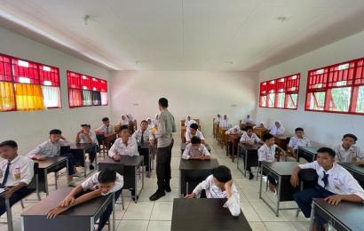 Sat Binmas Berikan Penyuluhan di SMP Negeri 48 Bengkulu Utara
