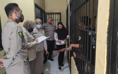 Sidokkes Polresta Bengkulu Cek Kesehatan Tahanan Polsek Selebar dan Kampung Melayu