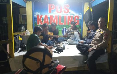 Bhabinkamtibmas Sambangi Sat Kamling, Imbau Ronda Malam Kontrol Lingkungan
