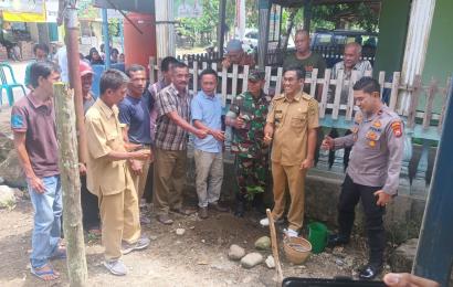 Kapolsek Kedurang Kawal Musyawarah Pra Pelaksanaan Pembangunan Desa Lubuk Resam 