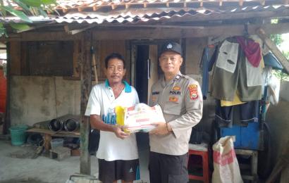 Polsek Kaur Selatan  Salurkan Bantuan ke Lansia Kurang Mampu