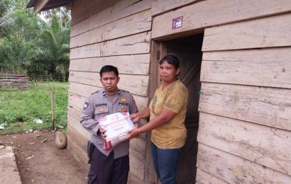 Polsek Padang Guci Hulu, Salurkan Bantuan ke Ibu Rumah Tangga Kurang Mampu