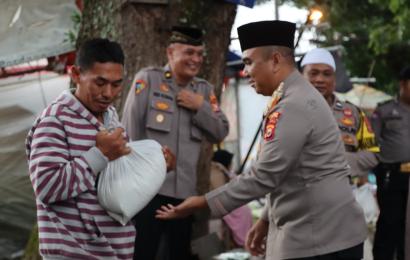 Kapolres Rejang Lebong Berbagi Takjil dan Sembako