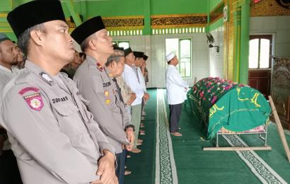 Kapolsek Batik Nau Sambangi Warga Yang Tertimpa Musibah