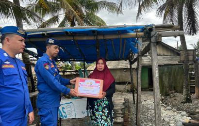 Polres Bengkulu Selatan Salurkan Bantuan Kemanusiaan Kepada Nelayan