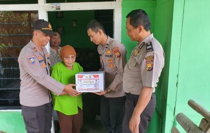 Bulan Ramadhan, Polres Kepahiang Tingkatkan Kepedulian Dengan Membagikan Bantuan