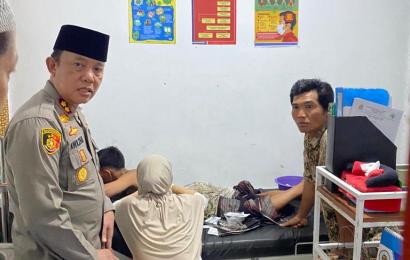 Ke Puskesmas, Kapolres Lebong Jenguk Korban Penusukan