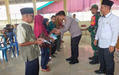 Kapolsek Ketahun Hadiri Penyaluran BLT Dana Desa 2023 di Desa Marga Bhakti 