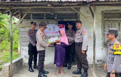 Bantuan Kemanusiaan Untuk Negeri, Polres Kaur Berikan Bansos kepada Warga Kurang Mampu