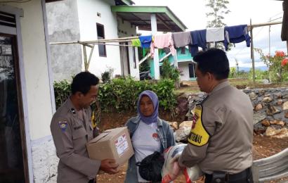 Polres Rejang Lebong Kembali Bagikan Bansos Kepada Warga Kurang Mampu