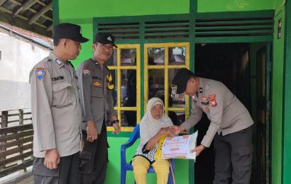 Polsek Kaur Selatan Salurkan Bantuan kepada Pengidap Stroke di Muara Tetap