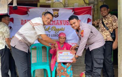 Polres Lebong Bagikan Puluhan Paket BansKepada os Warga Kurang Mampu