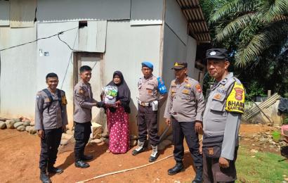  Polsek Napal Putih Bagikan Bantuan Sosial Kemanusiaan Untuk Masyarakat