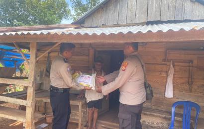 Polres Bengkulu Tengah Salurkan Bantuan Kemanusiaan Untuk Negeri kepada Petani Kurang Mampu
