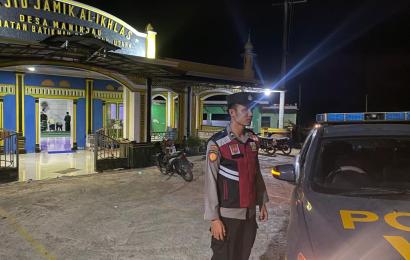 Mencegah Terjadinya Kejahatan di Bulan Ramadhan, Personel Polsek Batik Nau Lakukan Pengamanan Salat Tarawih 