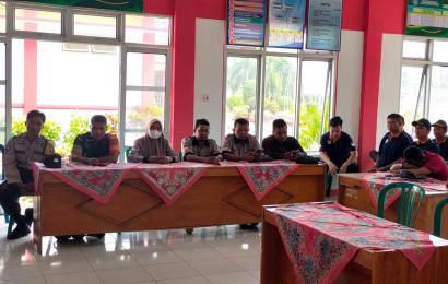 Bhabinkamtibmas Kecamataan Pinang Raya Hadiri Rapat Pleno (DPHP) Pemilu Tahun 2024