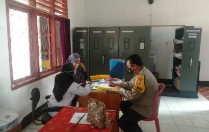 Bhabinkamtibmas Air Besi Sambang ke Puskesmas Dalam Rangka Penanggulangan Stunting