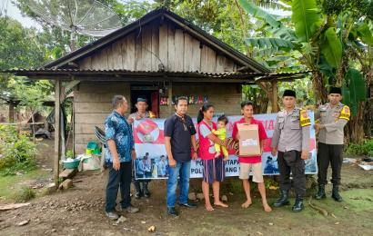 Polsek PUT Kembali Bagikan Bansos