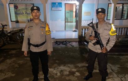 Polsek Padang Ulak Tanding Laksanakan Kegiatan Pengamanan Ibadah Salat Tarawih