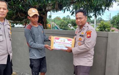 Polsek Pino Salurkan Bantuan Sosial kepada Warga Desa Lubuk Tapi dan Kelurahan Masat 