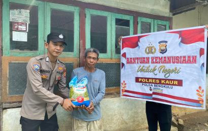 Polsek Kaur Utara Kembali Salurkan Bansos