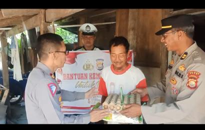 Diberi Bansos, Pak Suratno dan Pak Sirat Sampaikan Terimakasih ke Polres Kaur