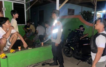 Personel Polsek Kerkap Berikan Imbauan Larangan Bermain Petasan Kepada Masyarakat