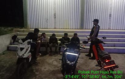 Cegah Perang Sarung di Bulan Ramadhan, Polsek Putri Hijau Laksanakan Patroli dan Berikan Imbauan Kepada Para Pemuda
