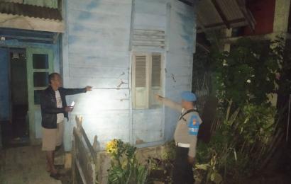 Rumah Warga Ditabrak Dump Truk, Polisi Batik Nau Segera Datangi TKP