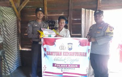 Polsek Tanjung Kemuning Kembali Salurkan Bansos 