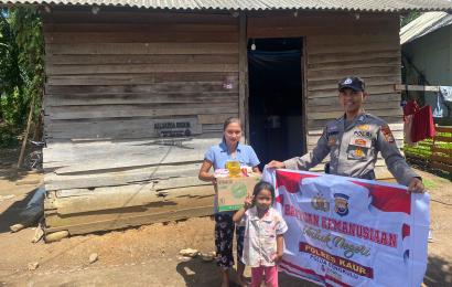 Polsek Nasal Kembali Salurkan Bantuan Kemanusiaan Untuk Negeri 