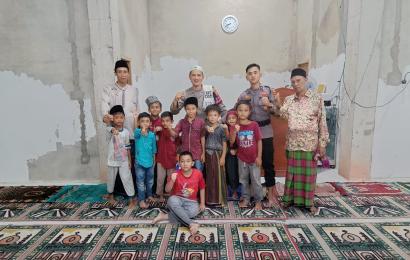 Dai Polri Polres Bengkulu Selatan Sampaikan Tausiah Usai Shalat Trawih Berjamaah