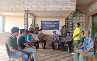 Jumat Curhat, Kasat Intelkam Polres Bengkulu Selatan Mendengarkan Keluhan Dan Permasalahan Dari Masyarakat