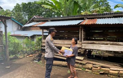 Lagi, Polsek Kerkap Salurkan Bantuan Kemanusiaan Untuk Negeri kepada Warga yang Kurang Mampu