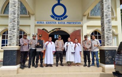 Kapolres Rejang Lebong Tinjau Pengamanan Hari Paskah di Gereja GKII dan HKBP