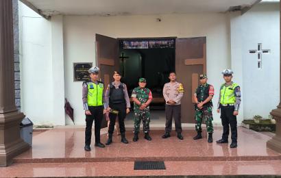 Polisi Jaga Perayaan Hari Paskah Isa Al Masih di Gereja ST Matius Lebong