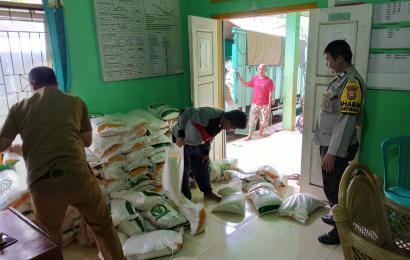 Bhabinkamtibmas Polres BU Monitoring Kegiatan Penyaluran Bantuan Pangan Non Tunai (BPNT)