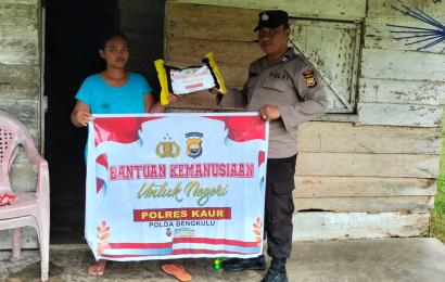 Polsek Maje Salurkan Bansos ke Ibu Jubaidah