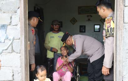 Bakti Sosial, Kapolres Rejang Lebong Kembali Salurkan Bantuan Sembako Kepada Warga Kurang Mampu 