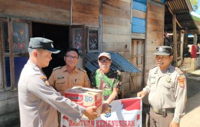 Terima Bansos, Pak Sarun Sampaikan Terimakasih kepada Polsek Padang Guci Hulu
