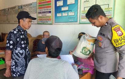 Bhabinkamtibmas Polsek Rimbo Pengadang Hadiri Penyaluran Distribusi Cadangan Beras Pemerintah untuk Bantuan Pangan