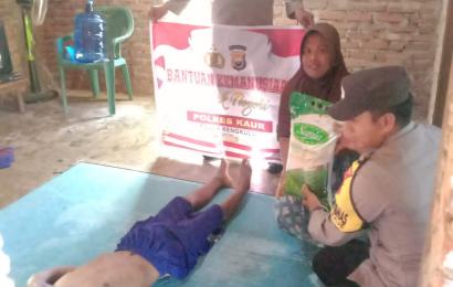 Polsek Maje Kembali Salurkan Bansos untuk Warga Kurang Mampu