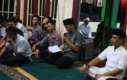 Polres Bengkulu Selatan dan Polsek Jajaran Memperingati Nuzulul Quran di Masjid Sulaiman Al Farizi