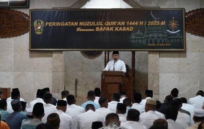 KASAD Jenderal Dudung Beri Ceramah Nuzulul Qur’an dan Jadi Imam Shalat Tarawih di Pusbekangad