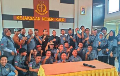 Apresiasi Kinerja Kejari Kaur Berantas Korupsi, Jurnalis Beri Ayam Jantan Bertaji Tajam