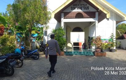 Bhabinkamtibmas Polsek Kota Manna Sambangi Gereja, Demi Wujudkan Keamanan dan Kenyamanan dalam Beribadah