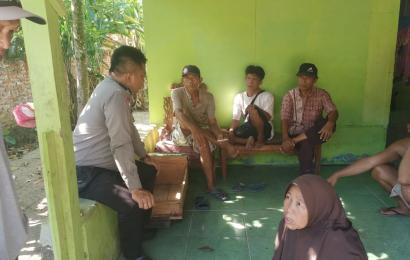 Personel Polsek Batik Nau Beri Edukasi Kepada Warganya Cegah Aksi Penipuan